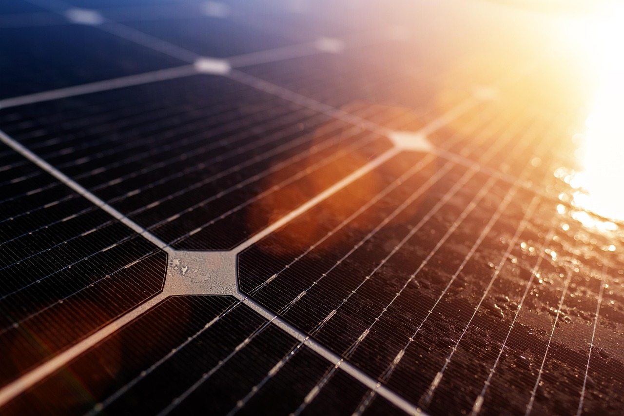 Comment l'énergie solaire peut-elle devenir rentable pour les particuliers? découvrez la rentabilité de l'énergie solaire, ses avantages économiques et comment optimiser votre investissement en énergie renouvelable.